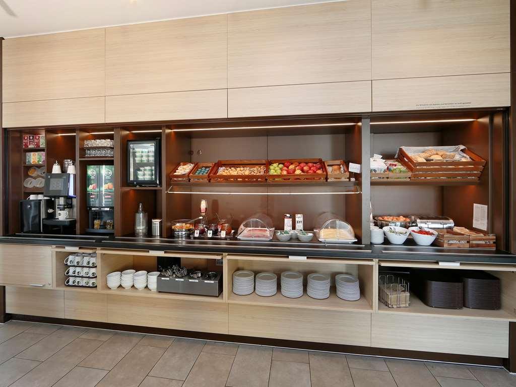 B&B Hotel Berlin-Airport Restaurant photo